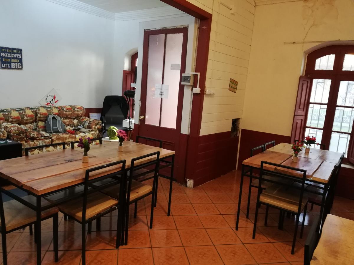 Hostal La Casona Los Ángeles Esterno foto